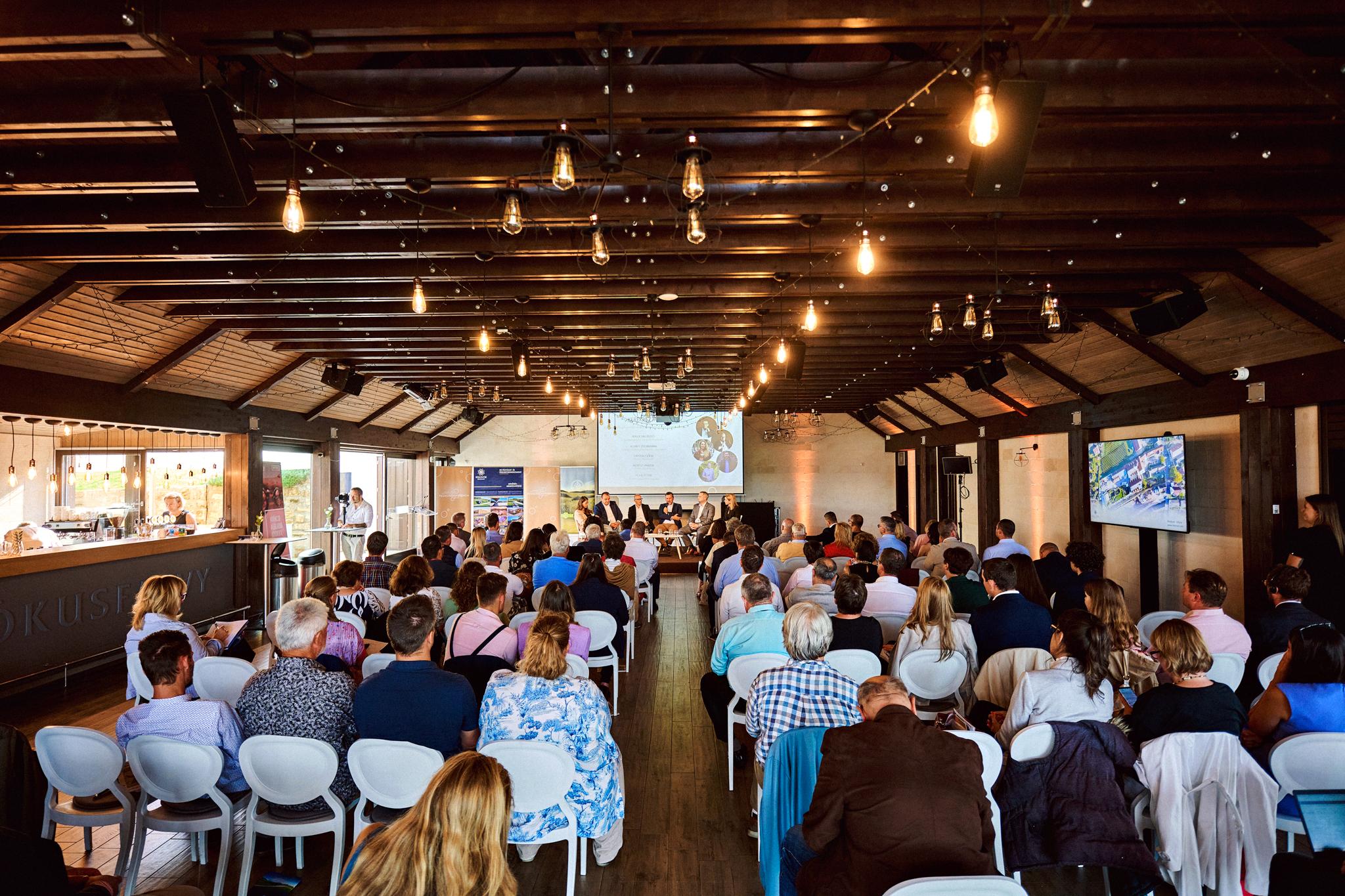 konferencia
