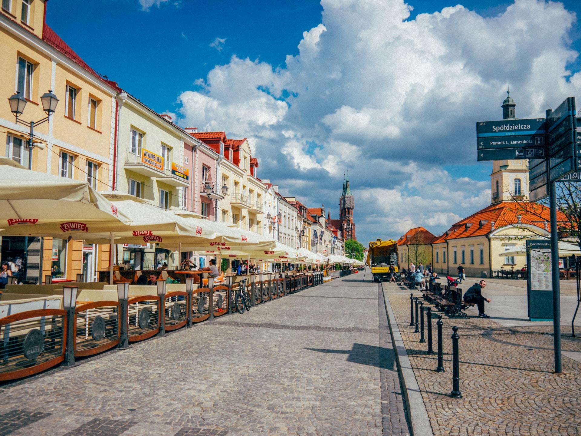 Szerzők